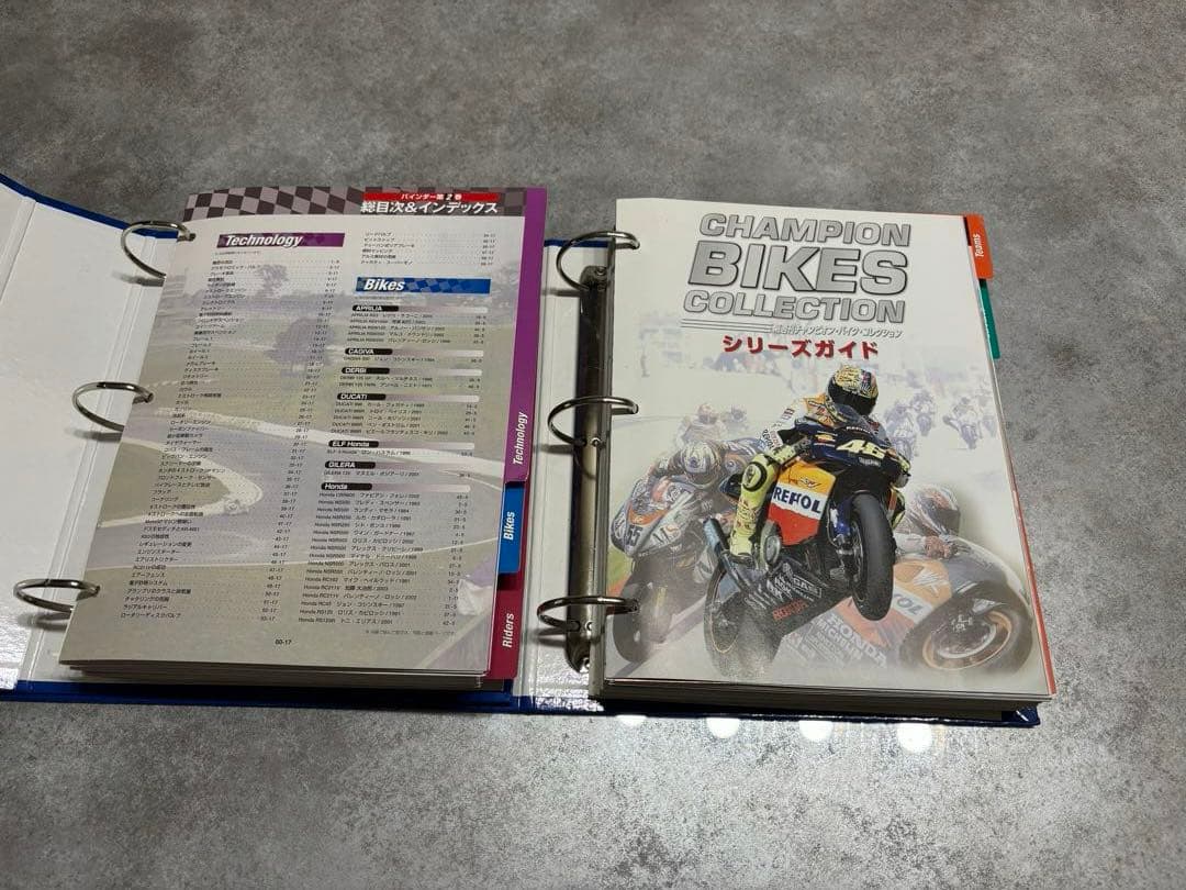 デアゴスティーニチャンピオンバイクコレクション 60台 バインダー2冊 飾り棚