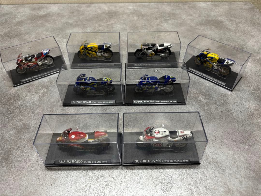 デアゴスティーニチャンピオンバイクコレクション 60台 バインダー2冊 飾り棚