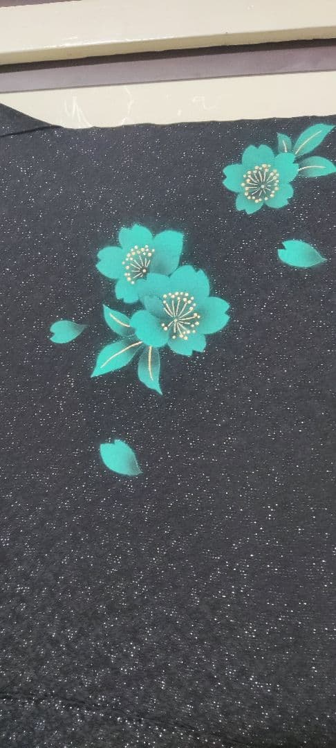 着物 振袖 正絹 未使用 (色)黒地ラメ、裾緑 (柄) 牡丹に桜 身丈164cm