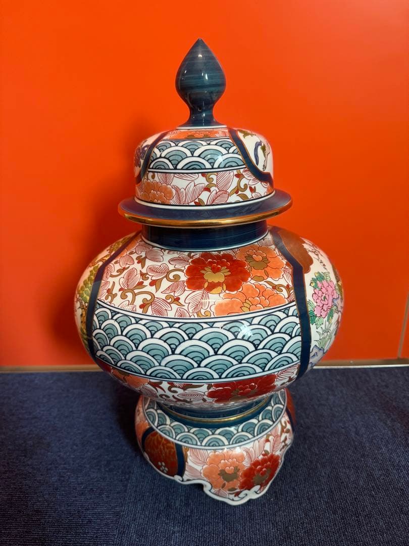 2055 有田焼 勝右衛門作 染錦 金彩色絵花鳥紋 沈香壷　飾壺