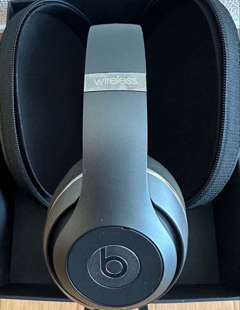 Beats ワイヤレスヘッドホン シルバー(超希少モデル)シルバー色限定モデル
