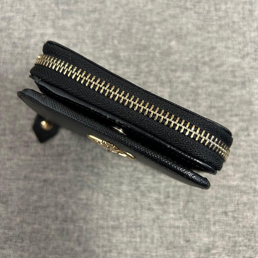 ブラック 二つ折り財布 ゴールドロゴ