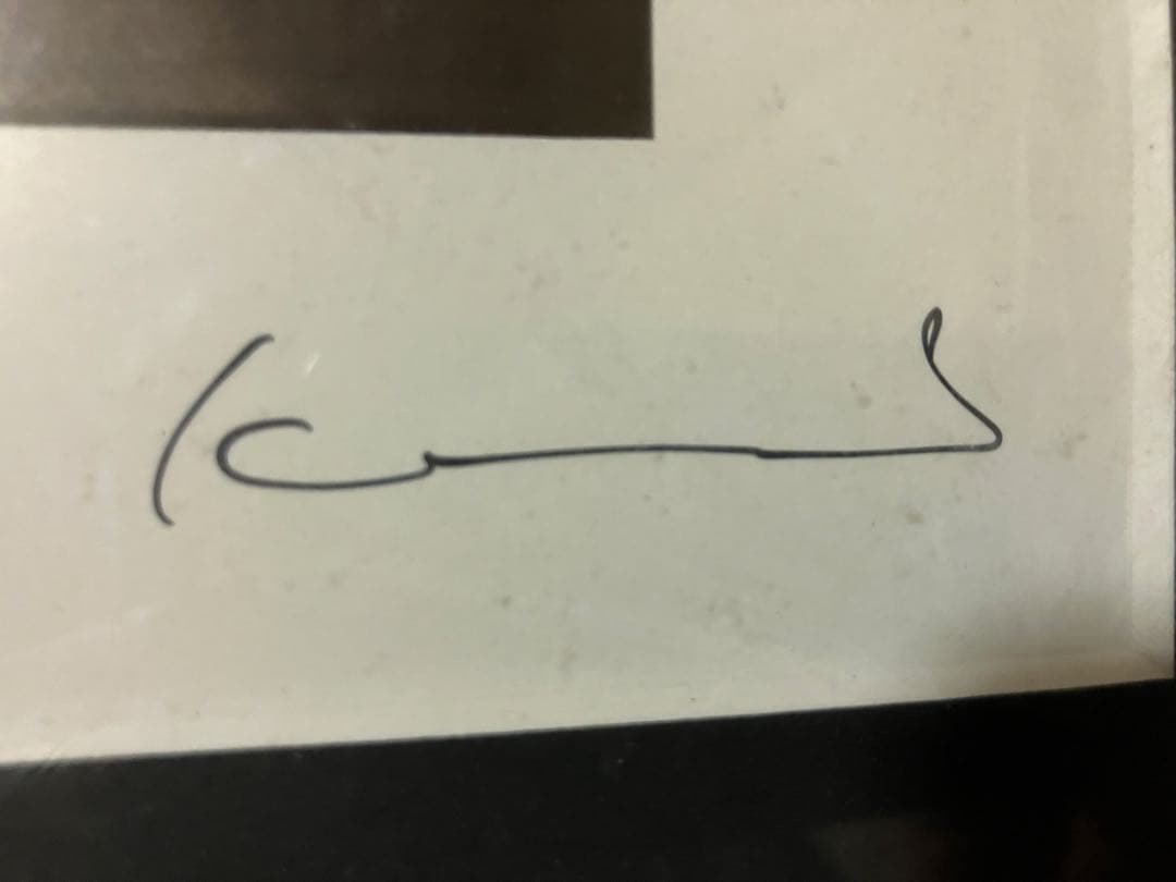 モノクロ女性ポートレート写真 サイン入り