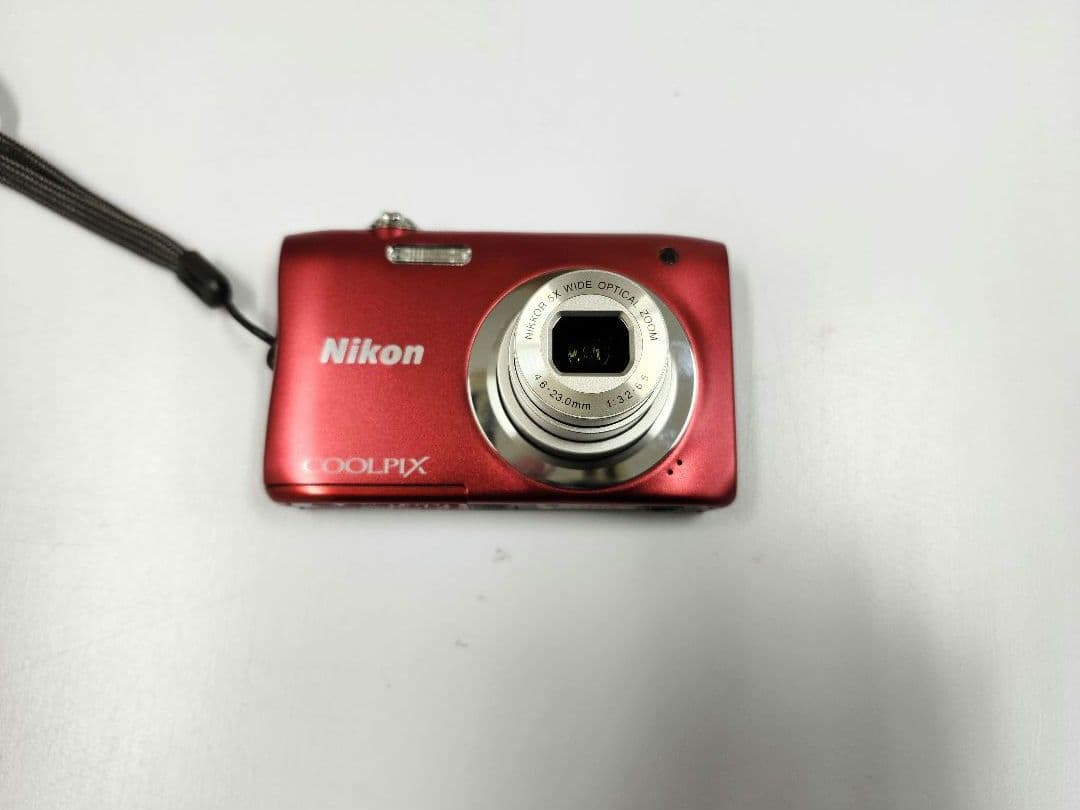 デジタルカメラ　Nikon Coolpix A100 レッド 本体