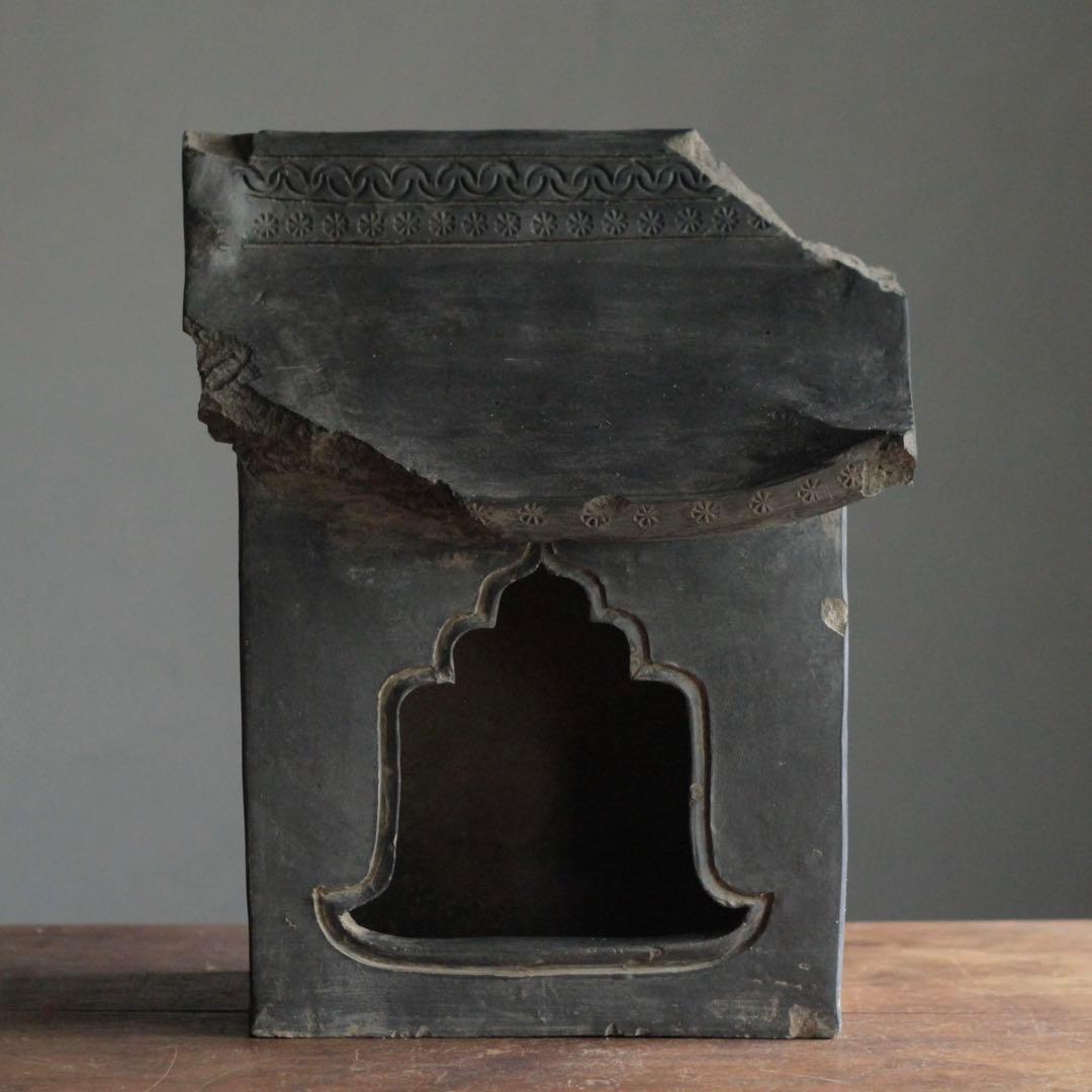 専用 瓦厨子 古道具 アンティーク 彫り文 欠けあり オブジェ 瓦質祠