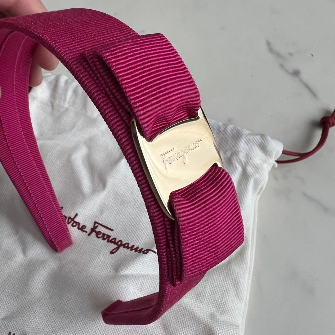 フェラガモ　カチューシャ　ピンク　リボン　ほぼ新品