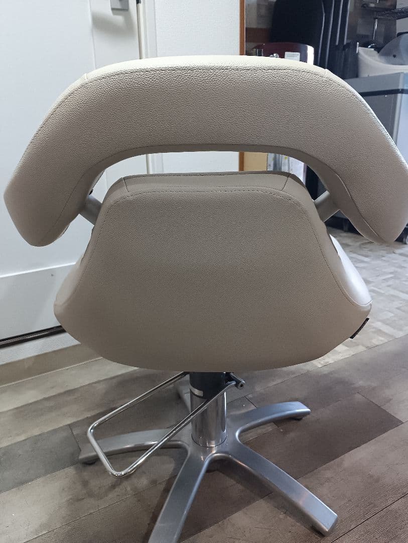 タカラベルモントスタイリングチェア③