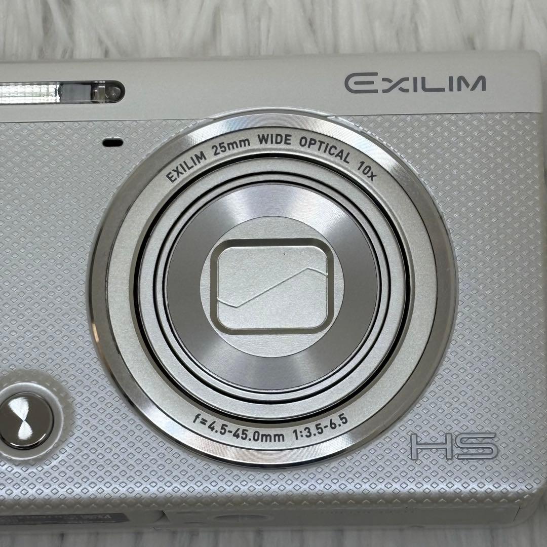 美品　CASIO カメラ　EX-ZR70 充電器　箱　ホワイト コンデジ　動作品