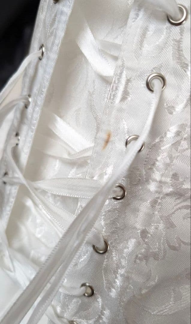 （大きいサイズ）ウェディングドレス　トレーン＆ベール＆インナースカート付き