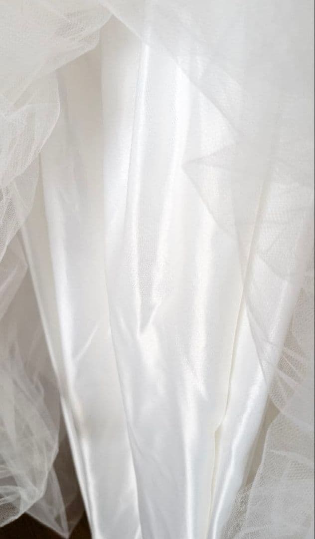 （大きいサイズ）ウェディングドレス　トレーン＆ベール＆インナースカート付き