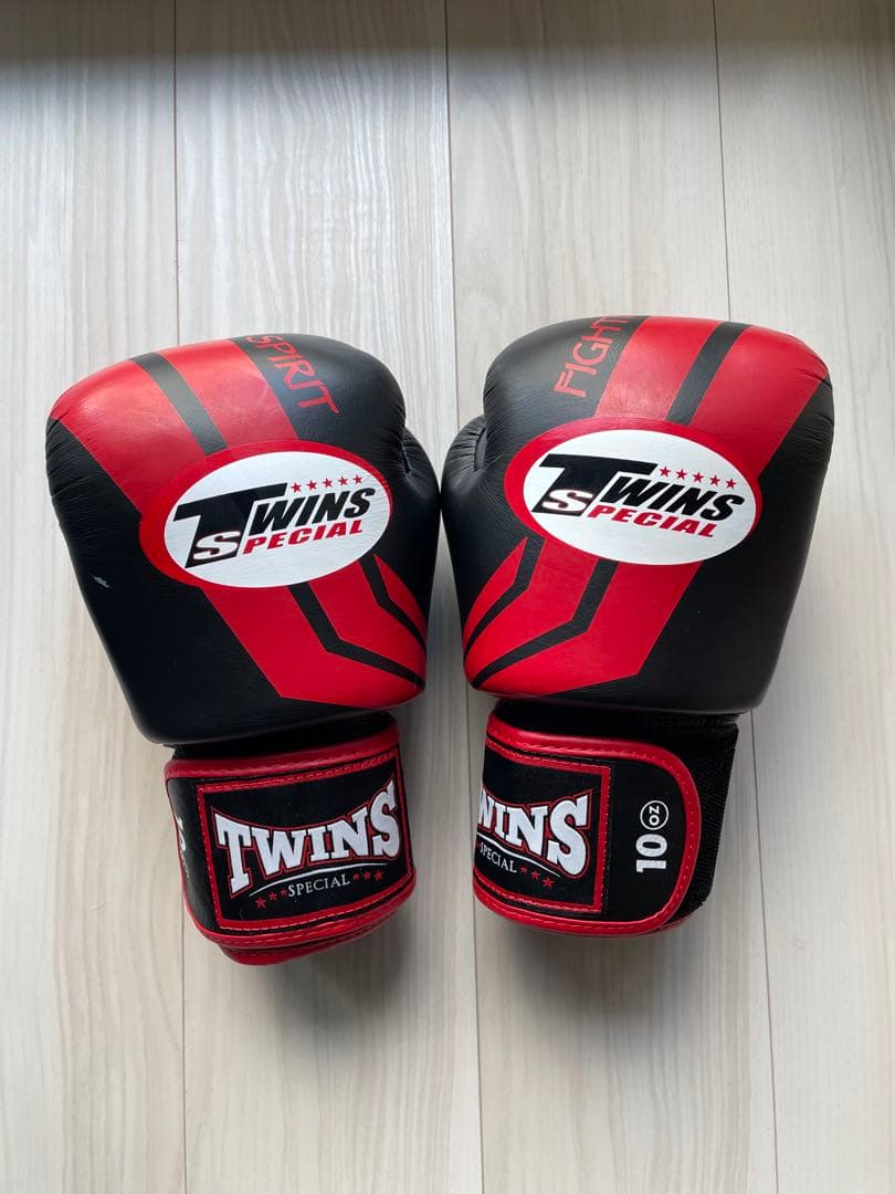 TWINS SPECIAL ボクシンググローブ 10oz 黒/赤
