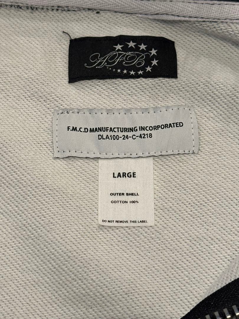 afb ファー付きジップアップパーカー（ステッカー付き）