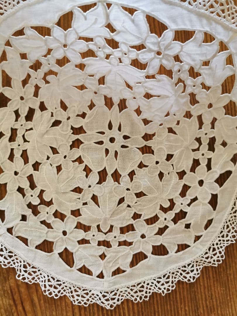 アンティークイタリア オープンカットワーク花刺繍＆ボビンレース ラージドイリー