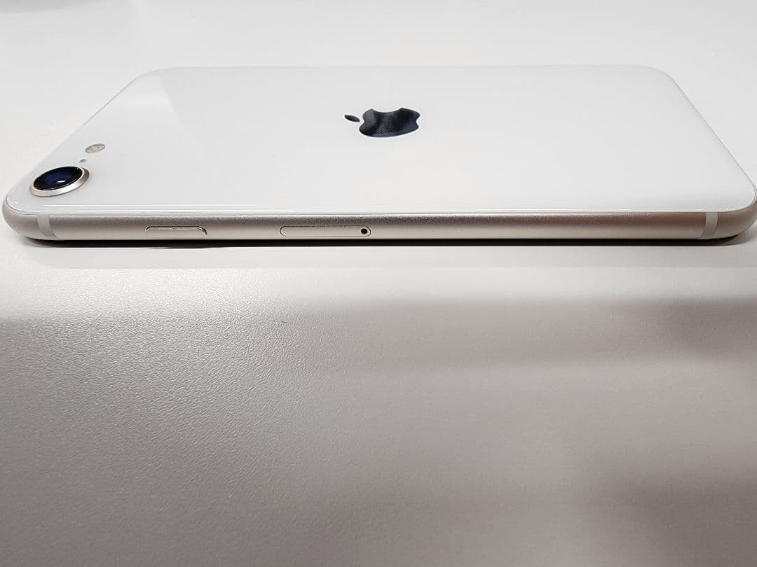 iPhone SE (第3世代）64GB 94%　微傷あり