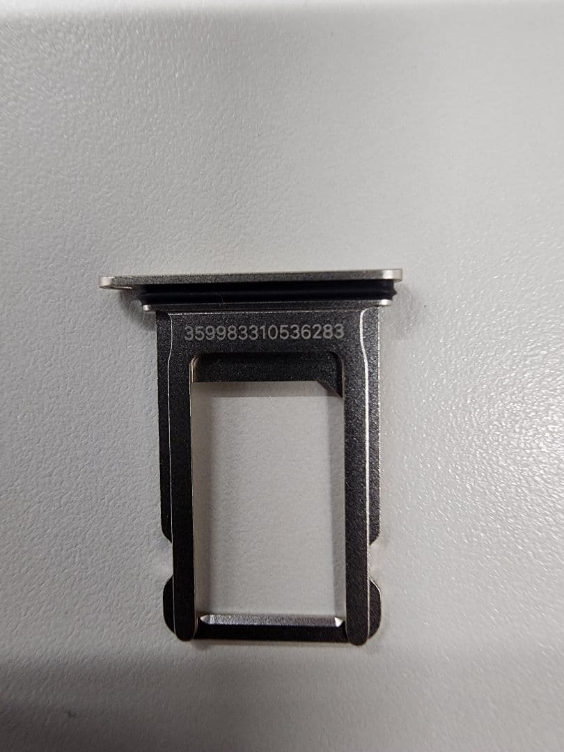 iPhone SE (第3世代）64GB 94%　微傷あり