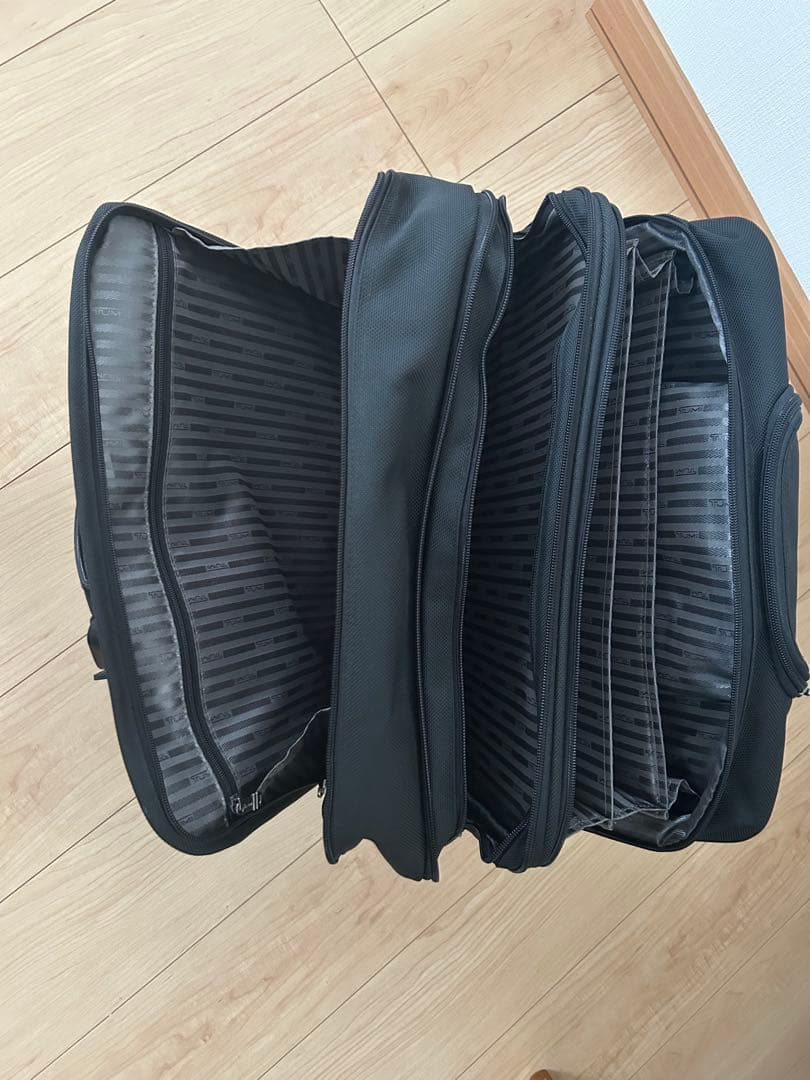 TUMI ブラック ナイロン キャリーケースビジネスバッグ 26003D4