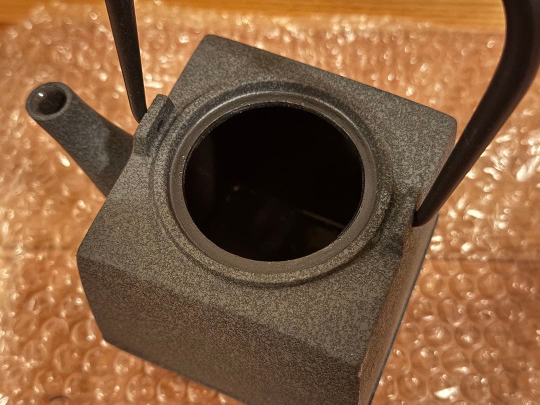 鉄瓶（鉄鋳物）　増田尚紀デザイン　鋳心ノ工房製　茶こし・ウォーマー付き