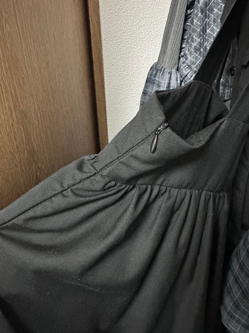 HEIHEI 吊りリボンスカート 黒