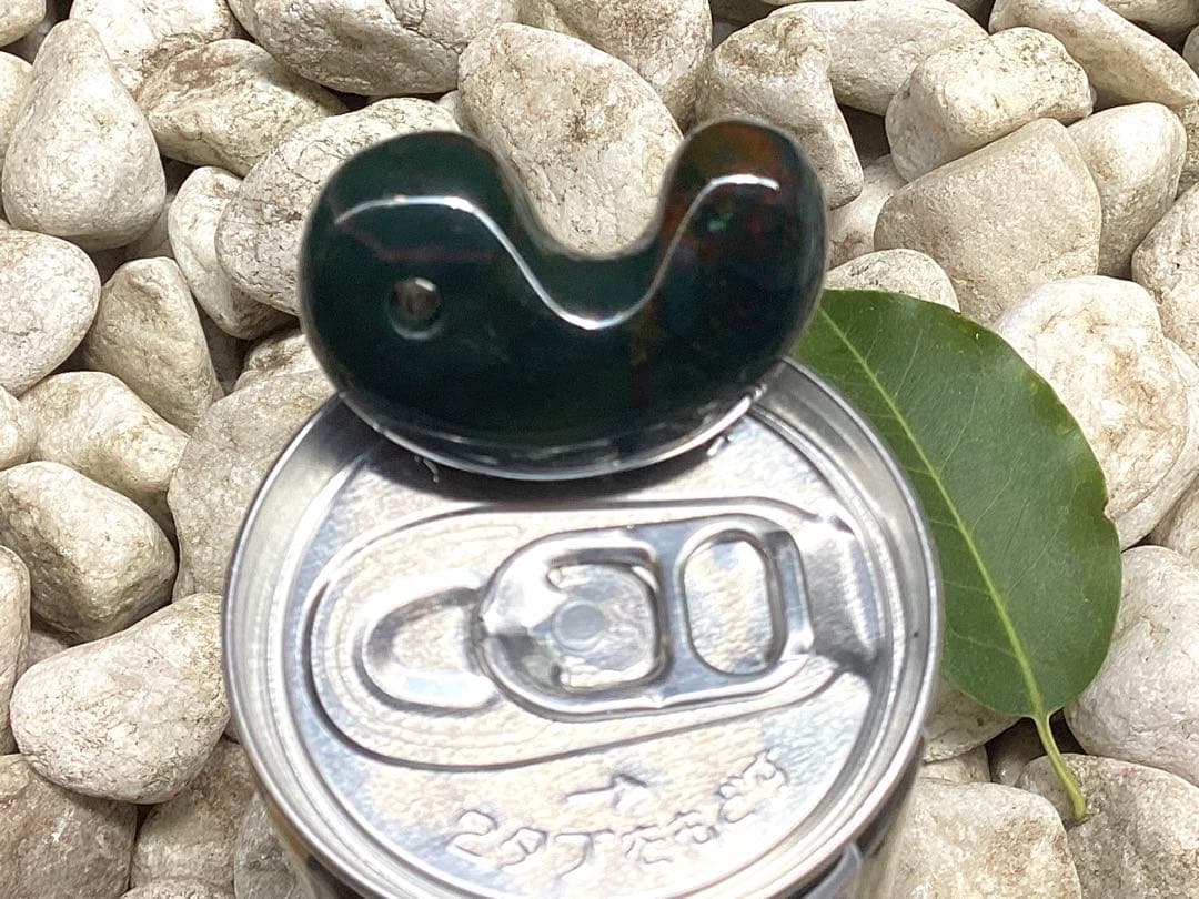 神宿る【 出雲石(青緑色の碧玉) 】島根県花仙山瑪瑙　青瑪瑙　出雲型勾玉　鑑別