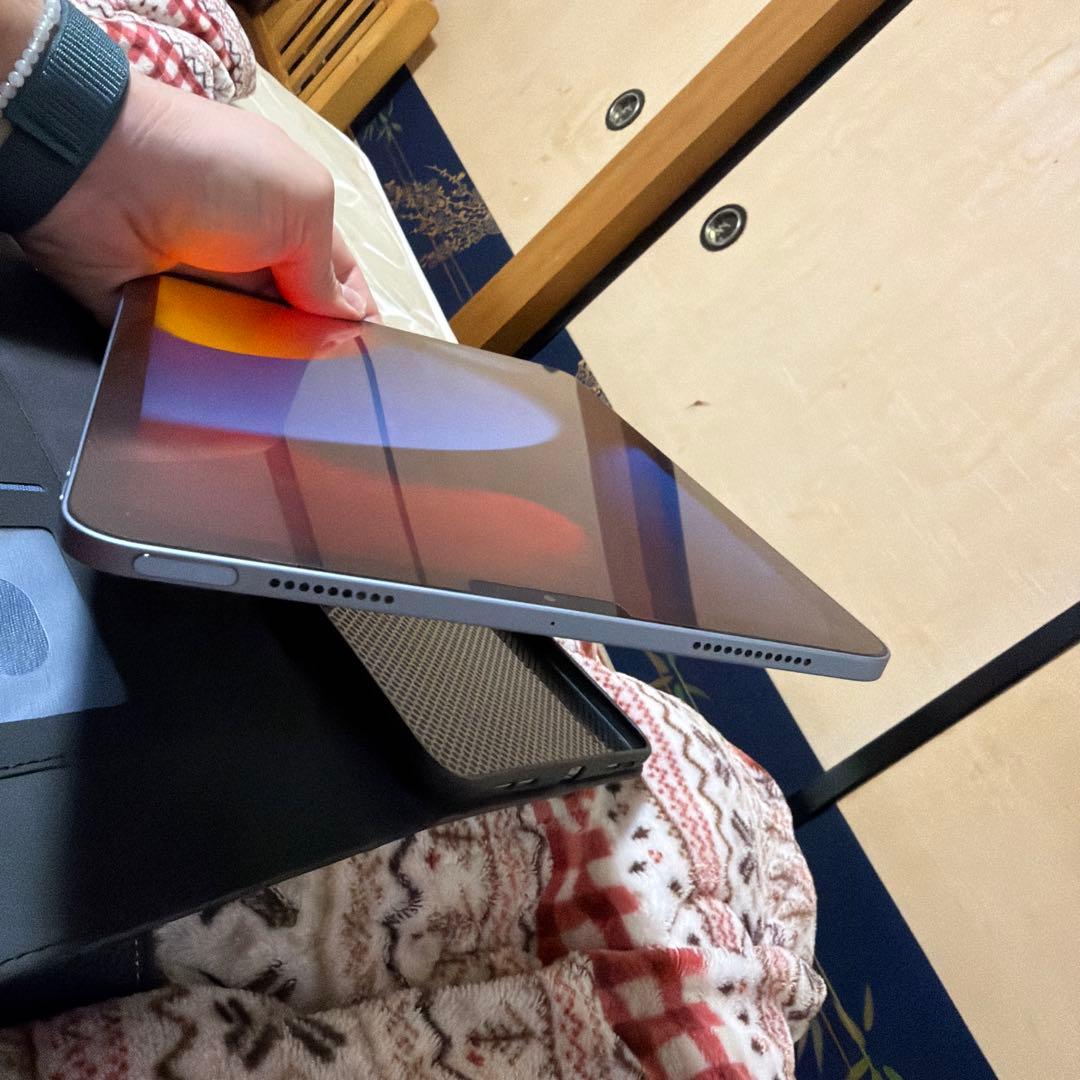 Apple iPad air 4世代　Wi-Fiモデル　256g