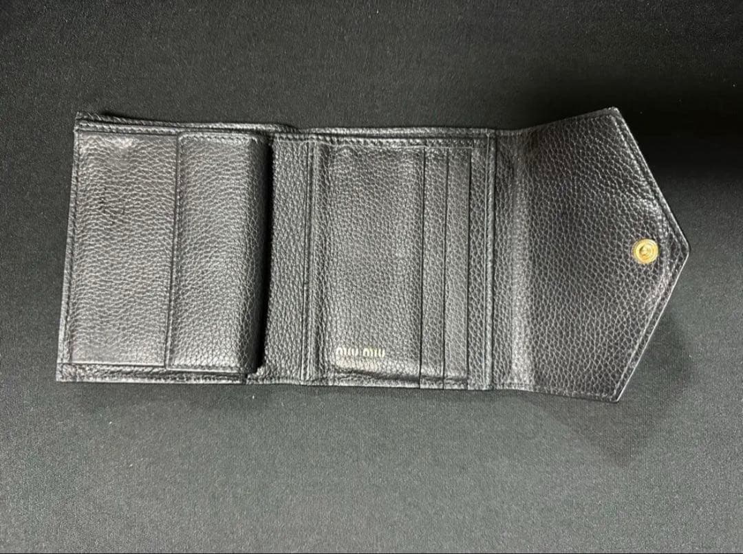 miumiu ヴィッテロダイノレザーフラップ付折り財布