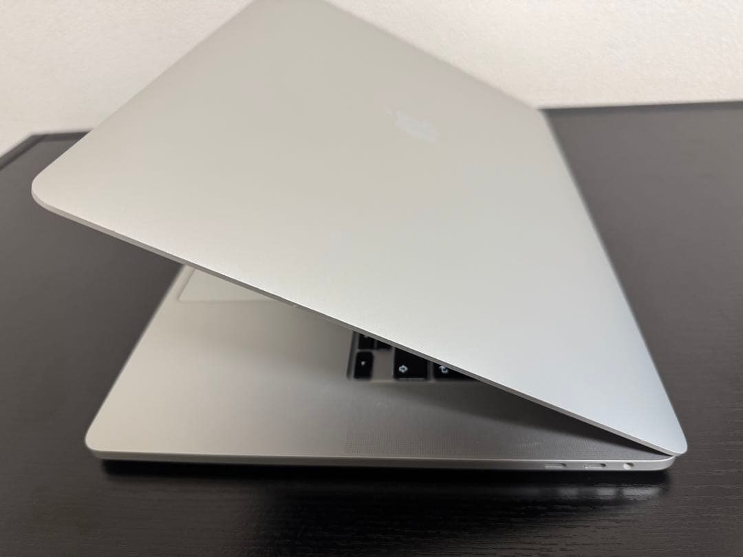 MacBookPro i9 32GB 1TB 充放電206回 バッテリー84%