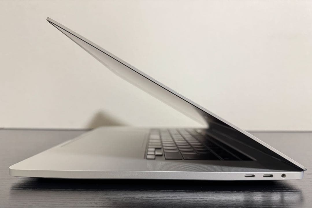 MacBookPro i9 32GB 1TB 充放電206回 バッテリー84%