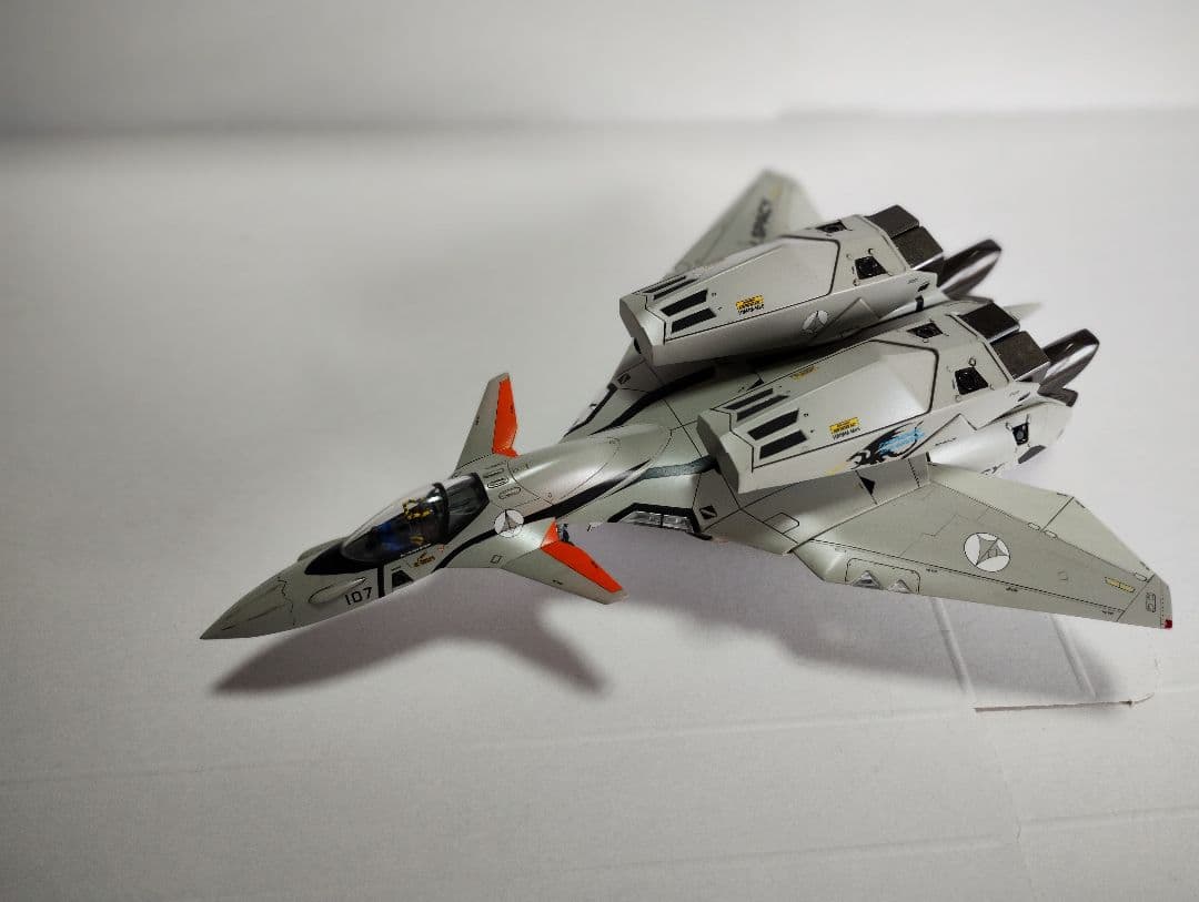 プラモデル完成機　1/72　VF-11Bと、VF-22Sの2機セット