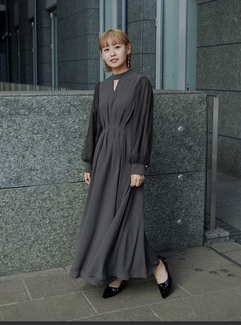 かなまるさま専niana Vネックシアースリーブドレス