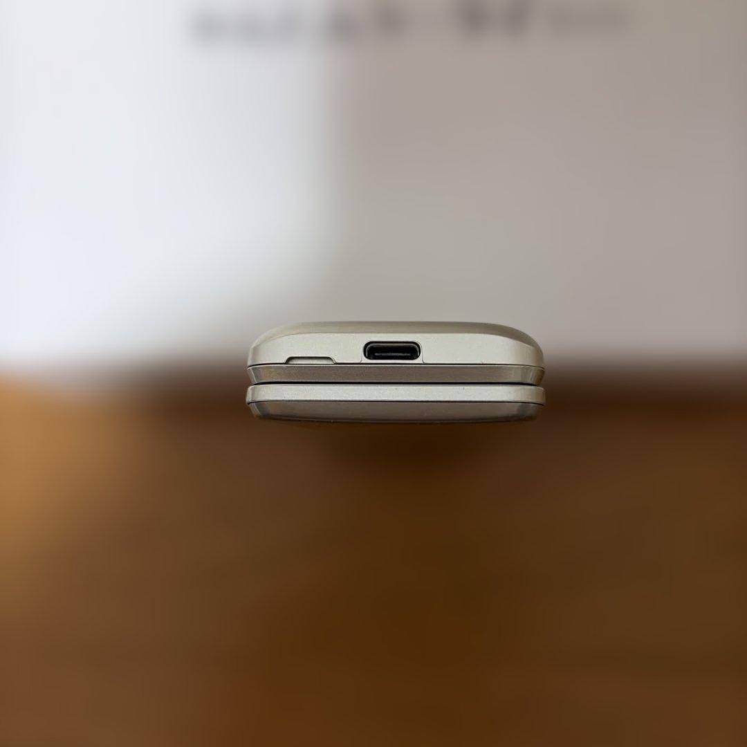 au かんたんケータイライト KYF43 シルバー