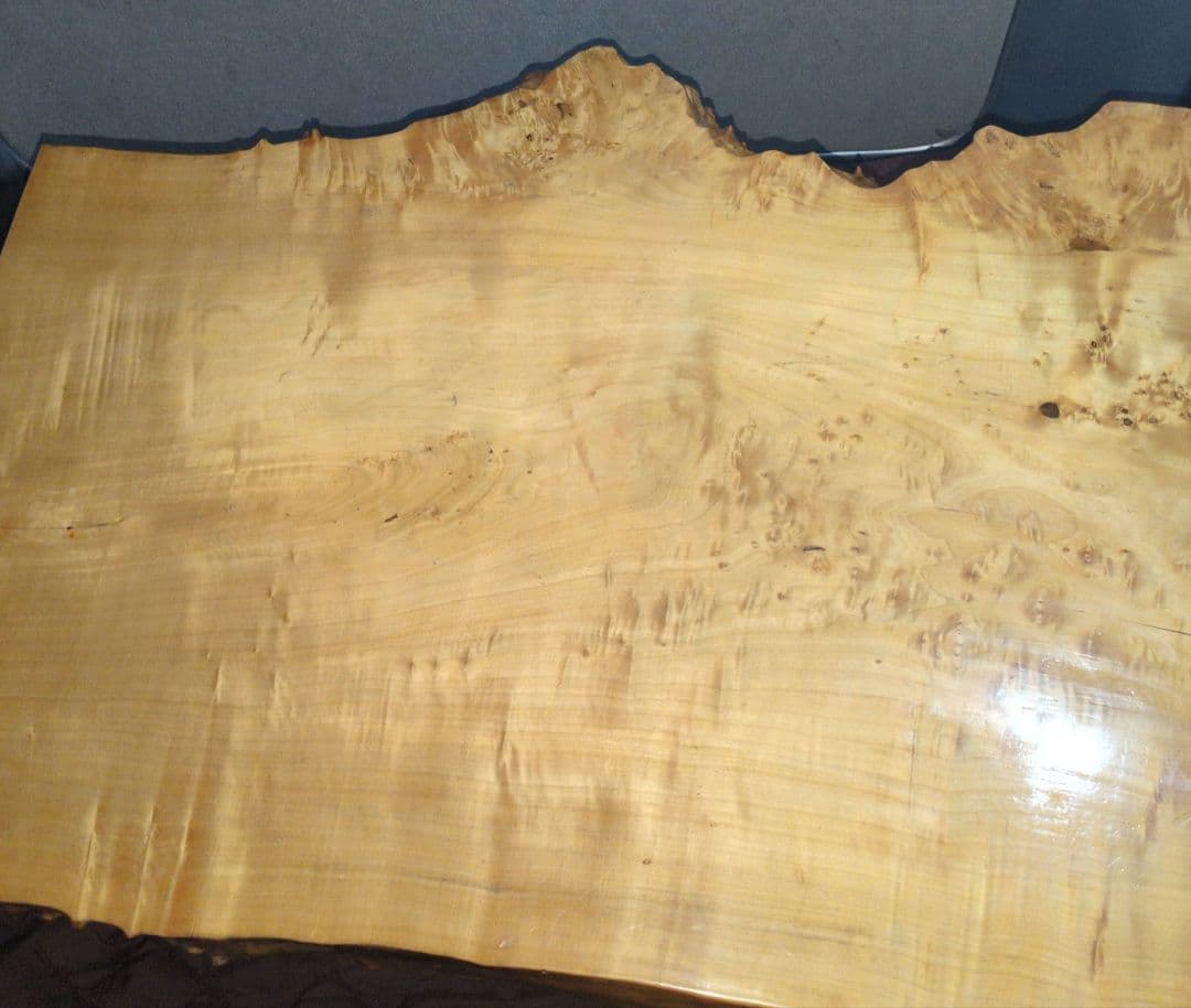 ポプラ　一枚板　テーブル　瘤杢　重厚感あり　レジンテーブルのベースにも
