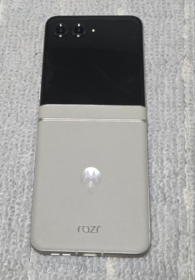 Motorola Razr50 サンドクリーム512GB