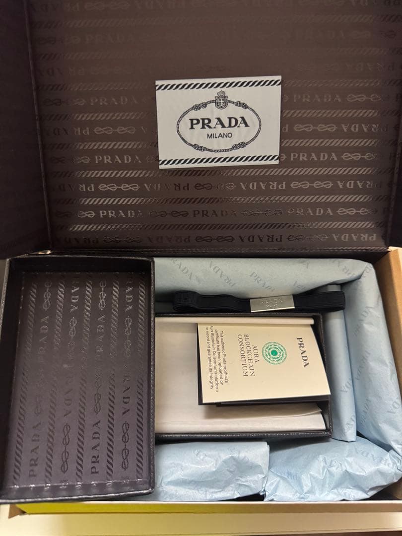 PRADA サフィアーノ 三つ折り財布