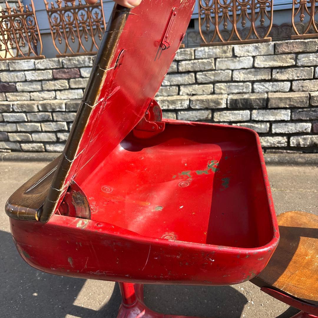 アンティーク　子供用 赤い机　椅子付き