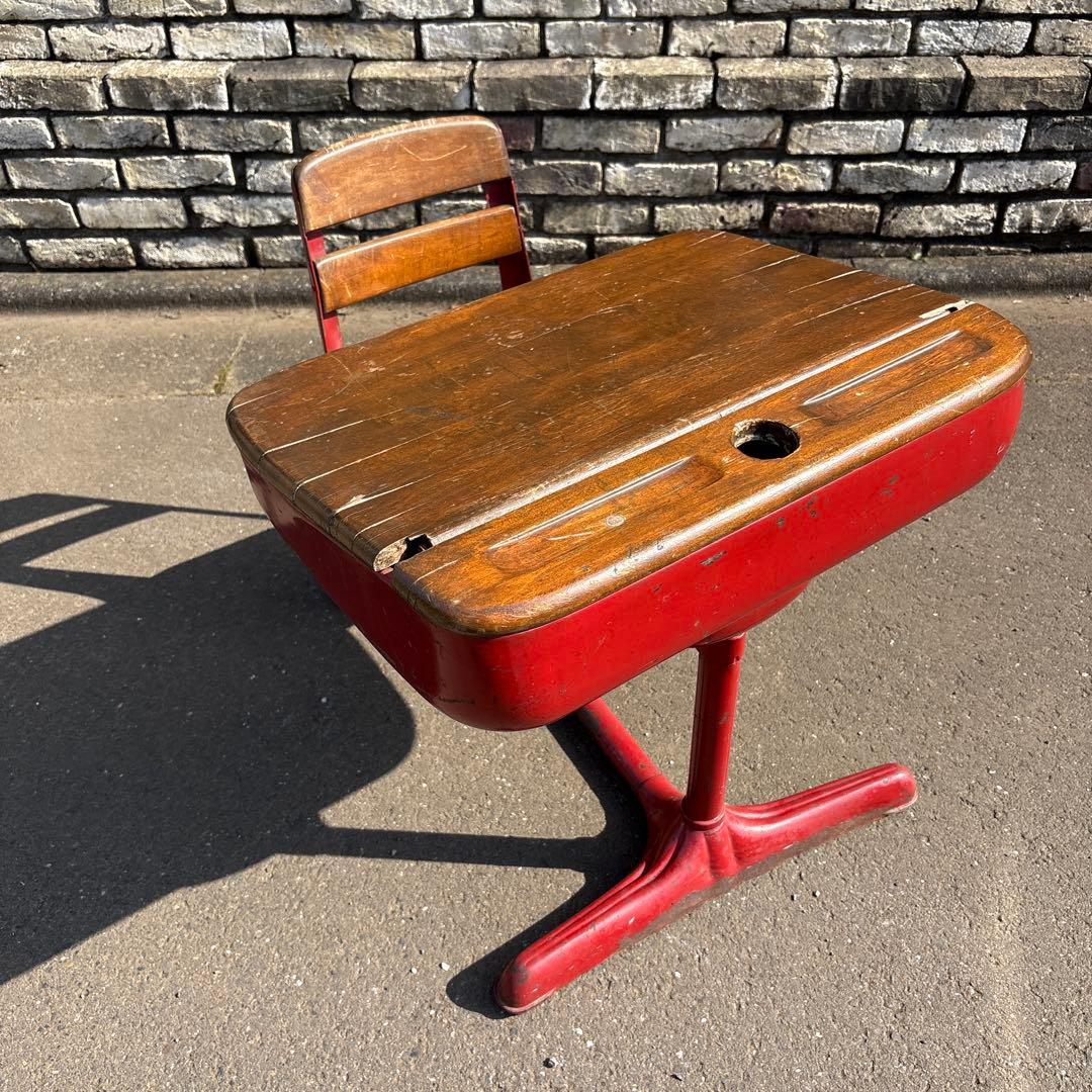アンティーク　子供用 赤い机　椅子付き