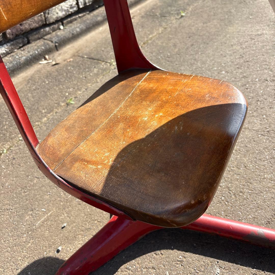 アンティーク　子供用 赤い机　椅子付き