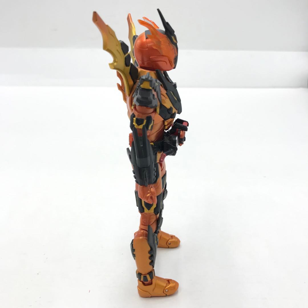 30▢S.H.Figuarts 仮面ライダークローズマグマ IY0926-1