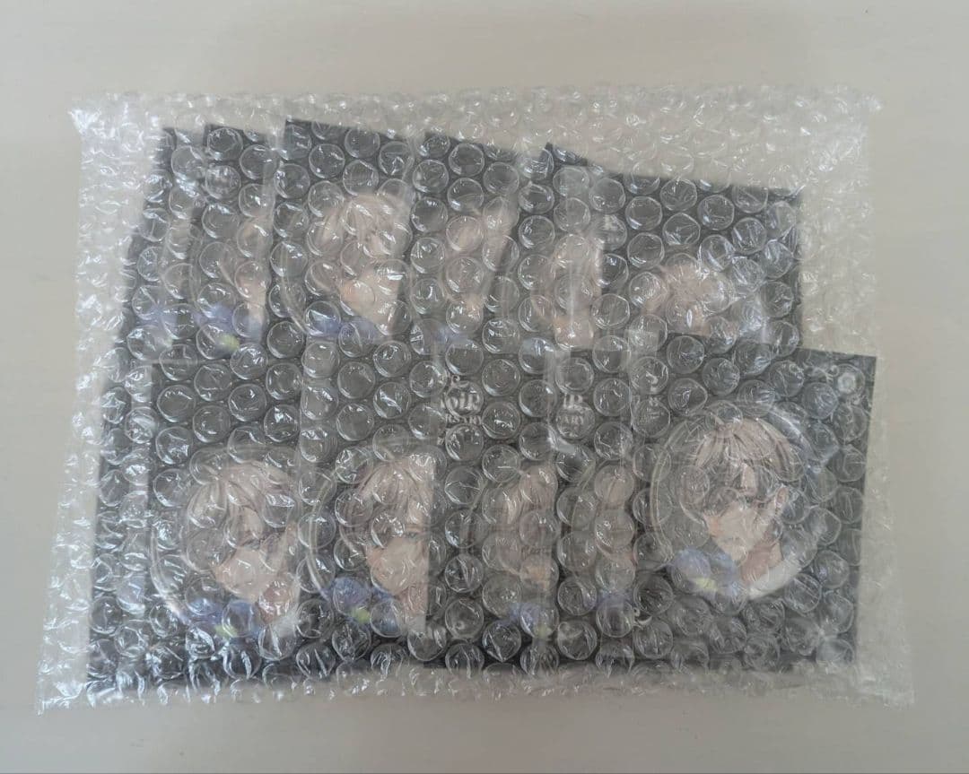 【さらに値下げしました】ChroNoiR　6周年缶バッジ 叶箔押し