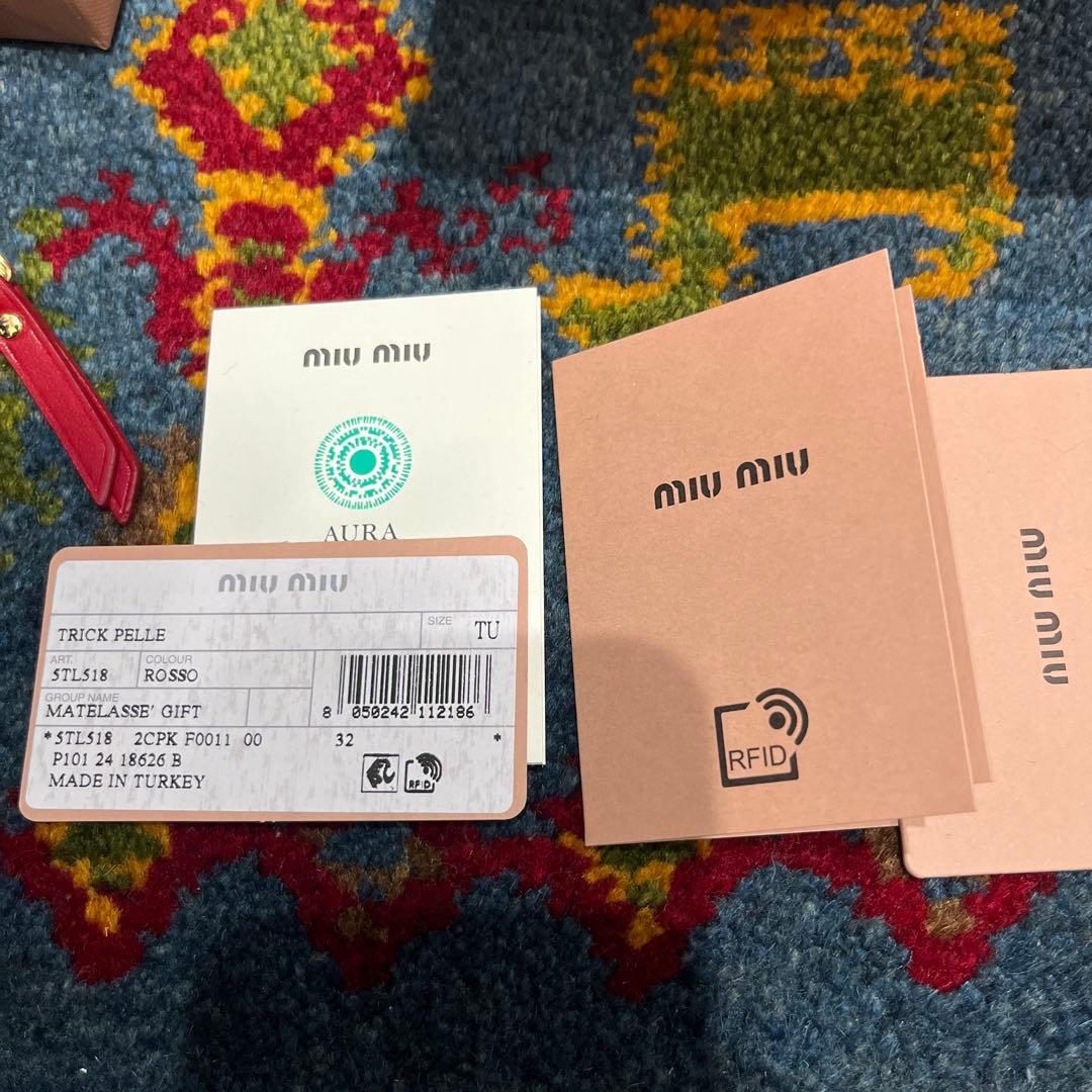 ミュウミュウ マテラッセ5TL518レザー 赤リップケース MIUMIU