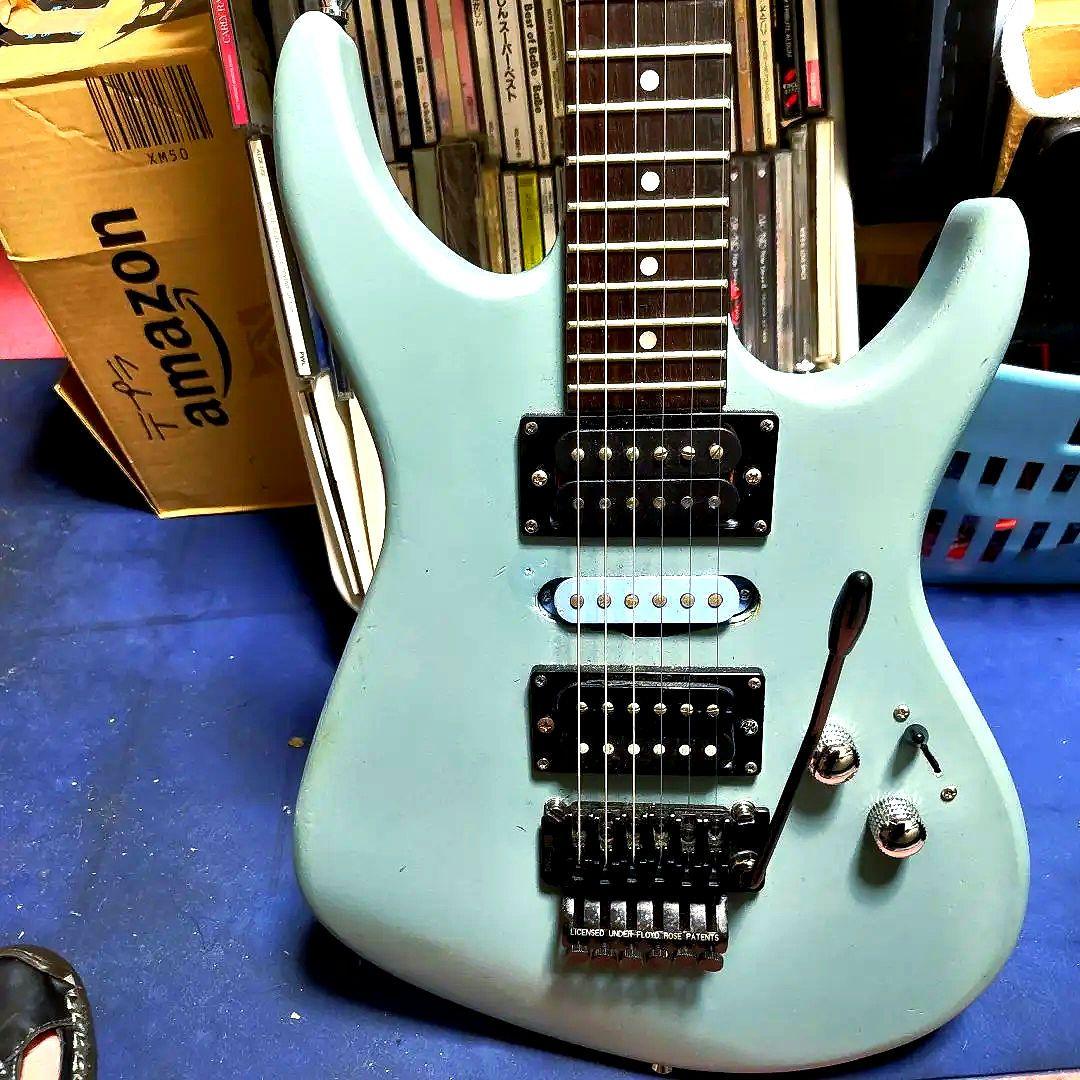 ライトブルー エレキギター ストラトタイプ