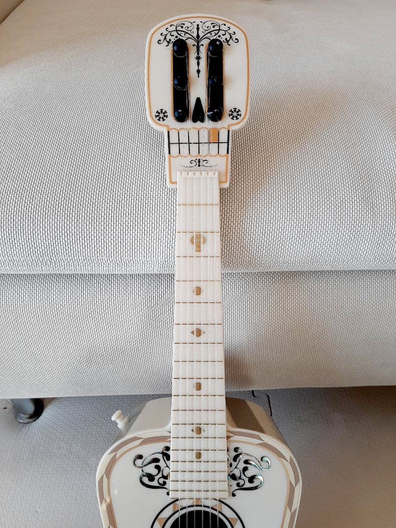 ディズニー　ピクサー　リメンバーミー　COCOギター　ポップコーンバケット　希少