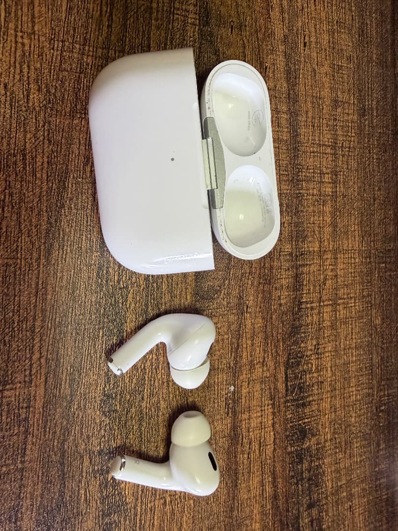 AirPods pro第2世代 本体 充電ケース付き ホワイト