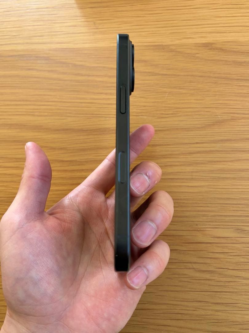 値下げ【美品】iPhone16 128GB ブラック本体（高品質ケース付き）