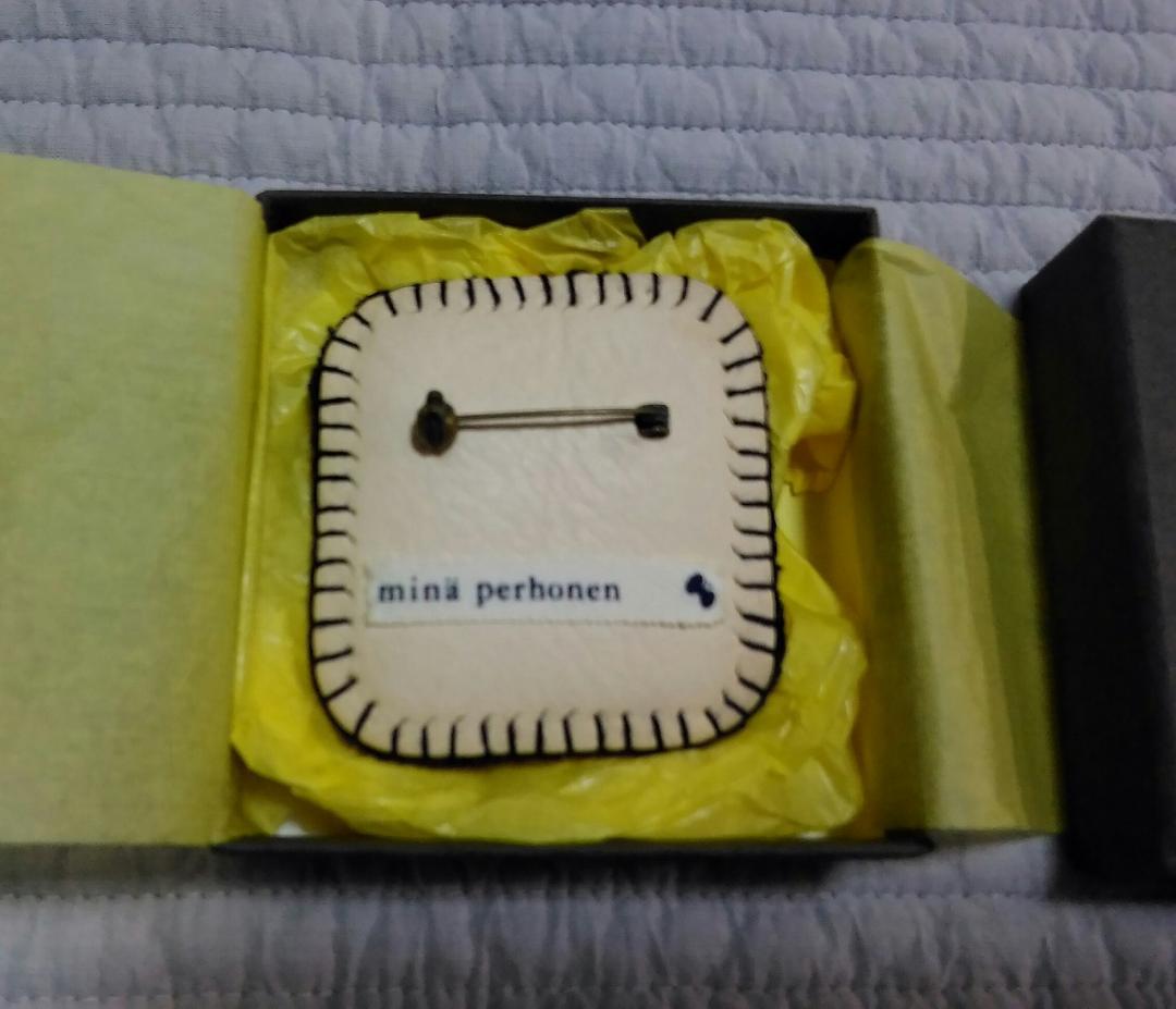 ミナペルホネン　minaperhonen　loloブローチ