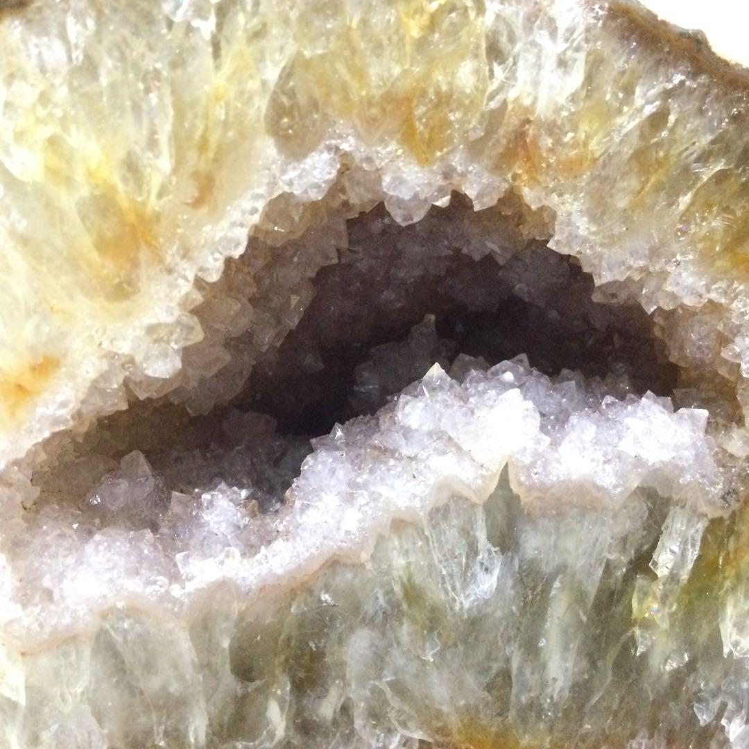 【開運・金運のお守り☆龍神の宿る洞窟】龍穴 天然石 ジオードメノウ 原石