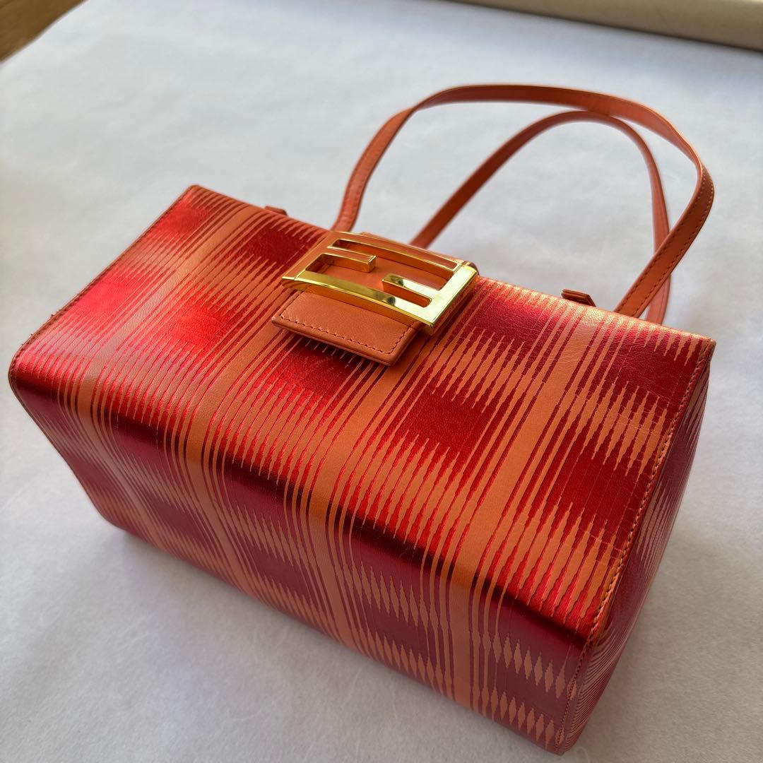 たく FENDIオレンジ ストライプ パーティーバッグ