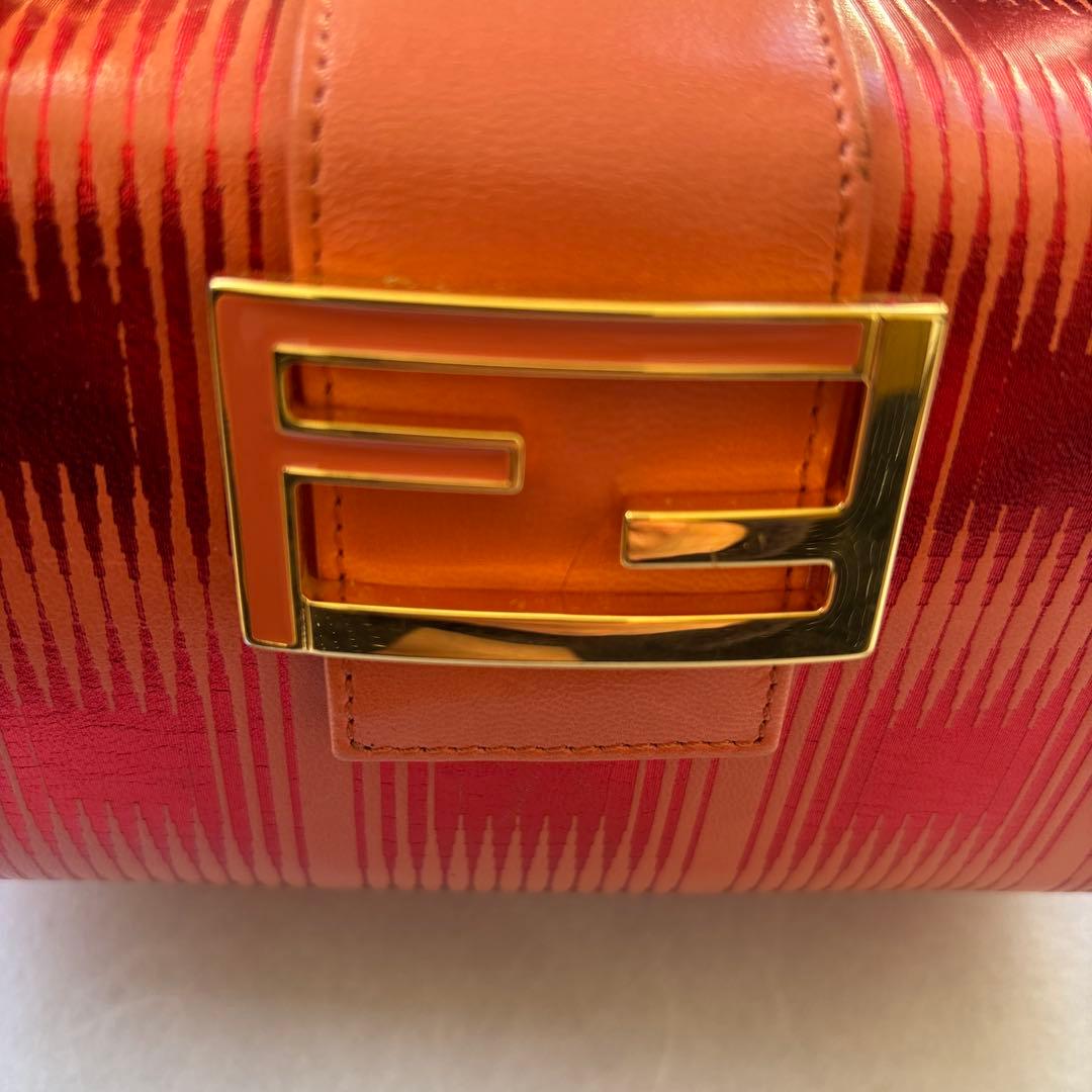 たく FENDIオレンジ ストライプ パーティーバッグ