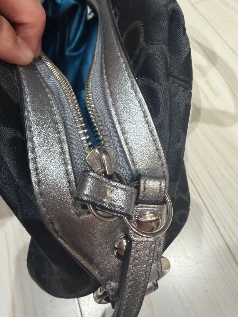 希少 COACHコーチ バンダナグリッターコンバーチブルサッチュル ハンドバッグ