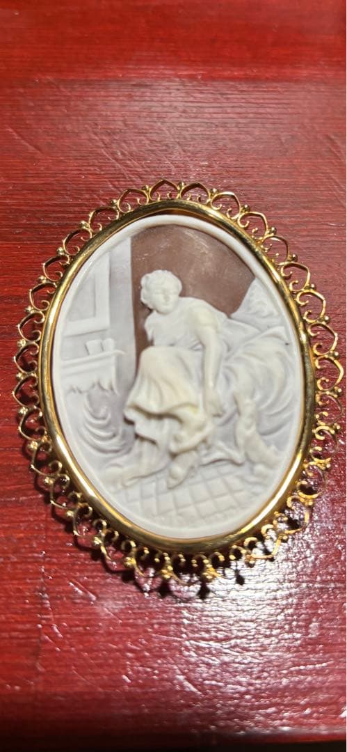 シェルカメオ K18イタリア 手掘り 作家アメンドラの署名刻印入り 貴婦人と愛犬