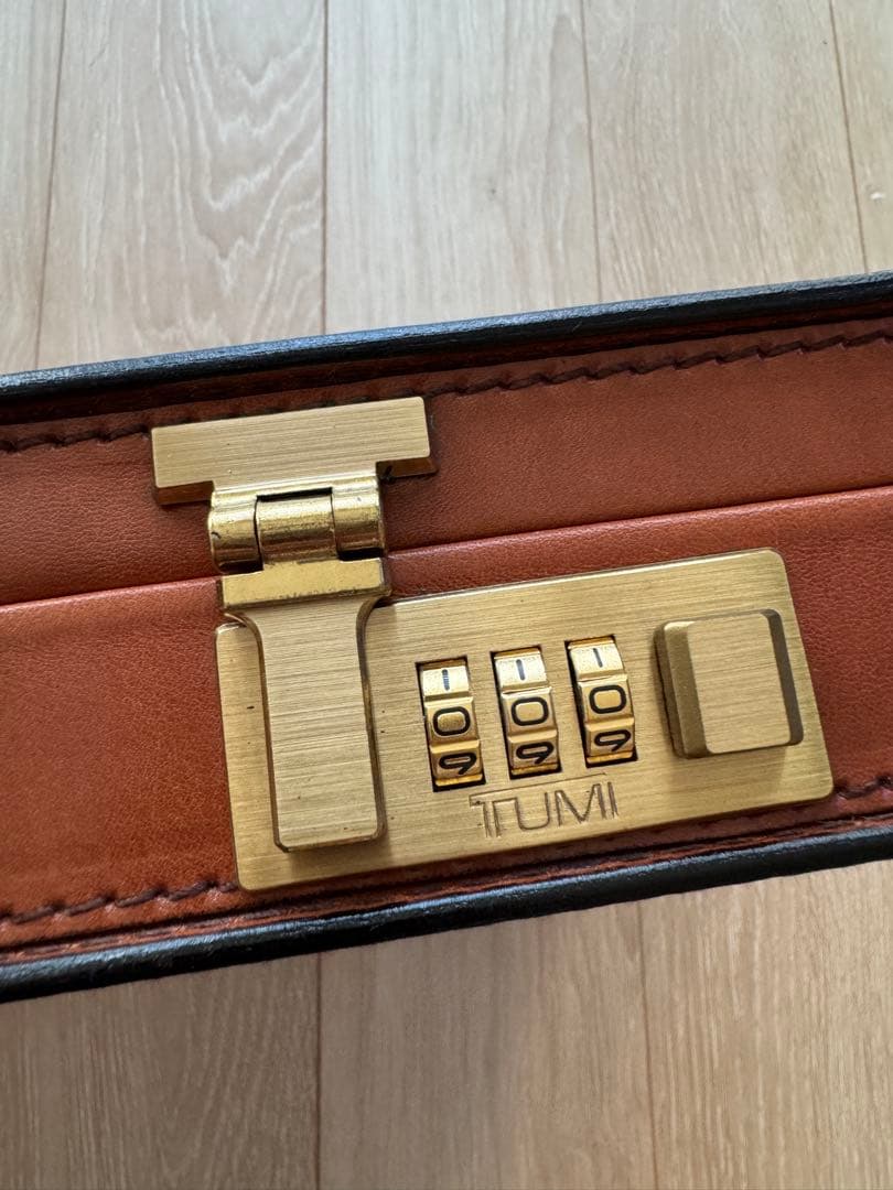 よしおページ　TUMI レザーアタッシュケース